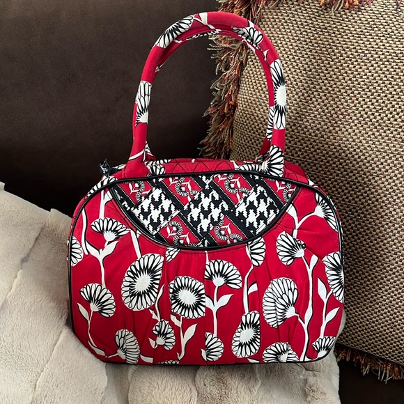 Vera Bradley Handbags - BERA BRADLEY Deco Daisy Shoulder Bag purse!